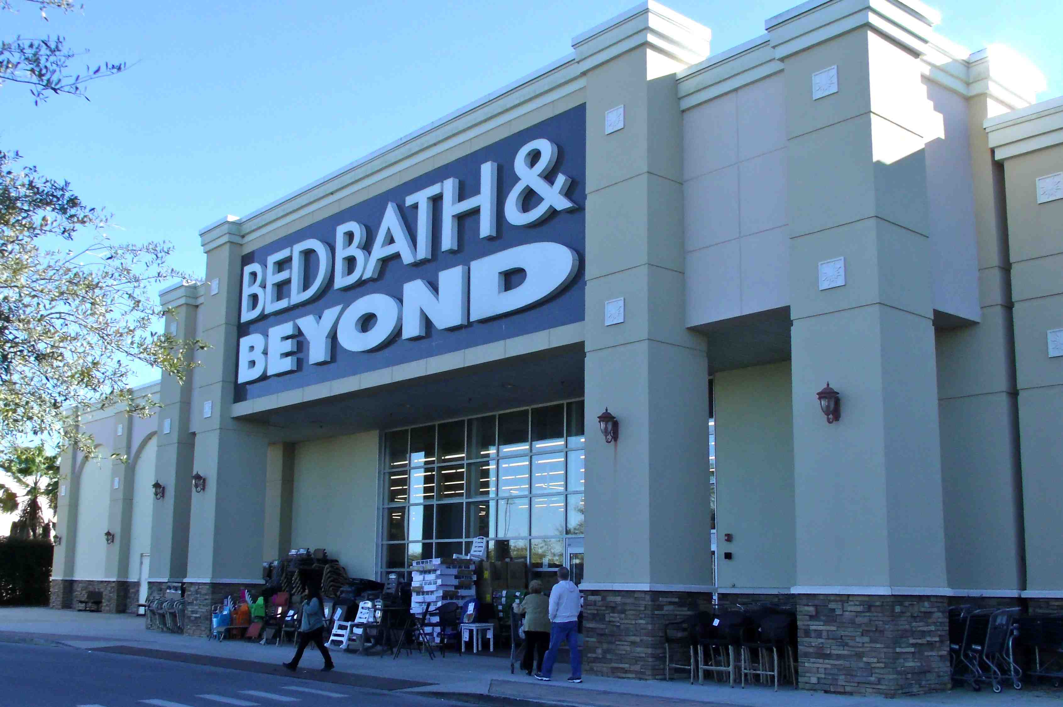 Bed, Bath & Beyond manager accused of stealing merchandise, reselling