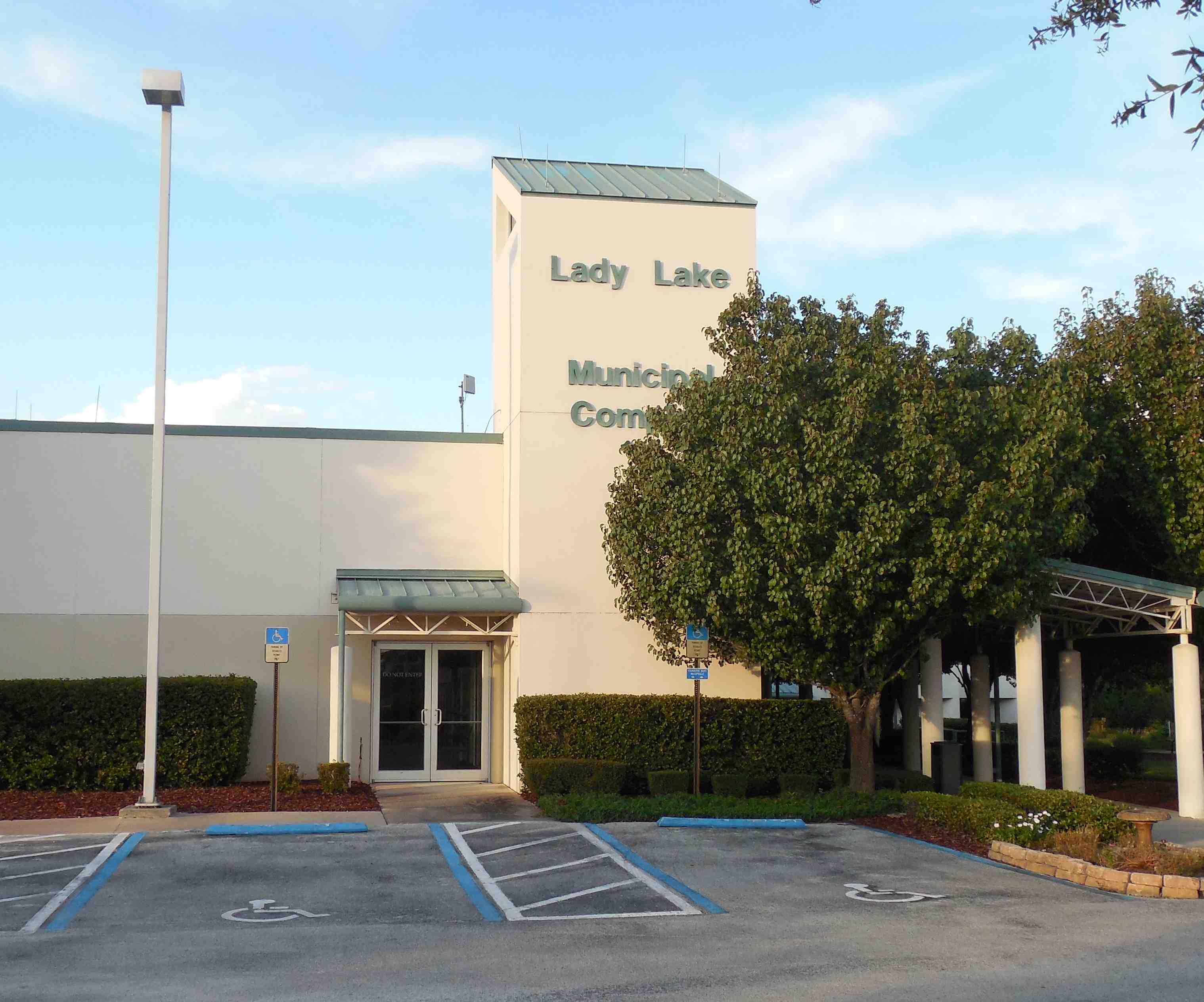 Lady Lake commissioners rail against six-figure salary paid to top manager