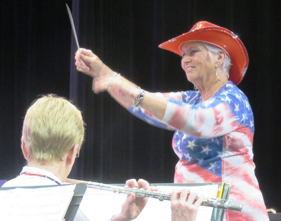 Patriotic concert brings out Villagers’ spirit of independence