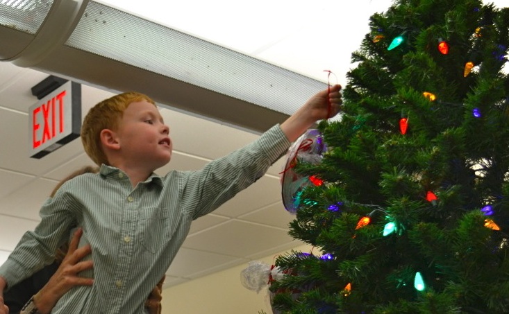 School children lend a hand in decorating Christmas tree at Lady Lake Town Hall