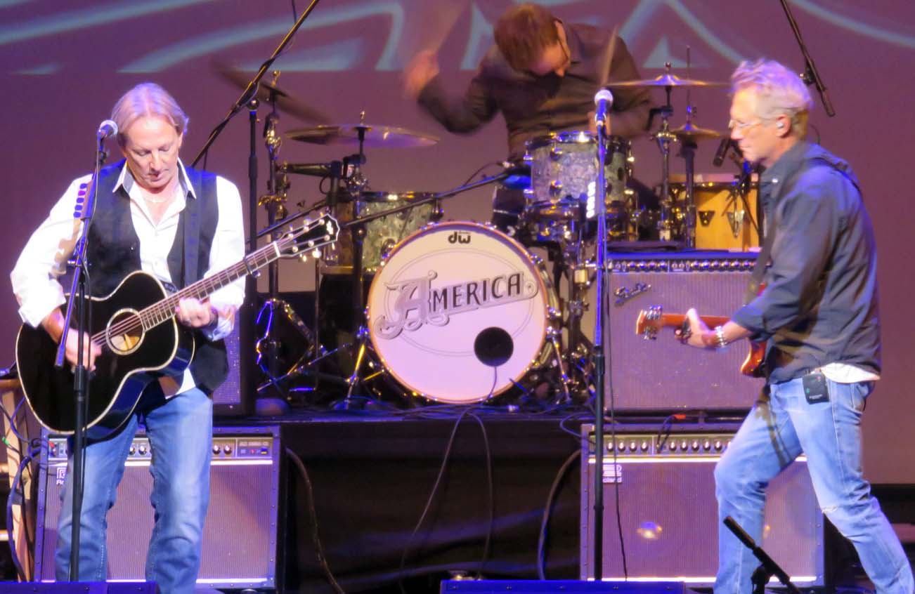 America band members lament loss of Eagles' Glenn Frey in concert at
