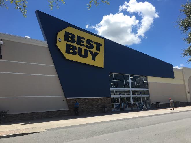 Husband arrested in Best Buy parking lot while waiting for wife