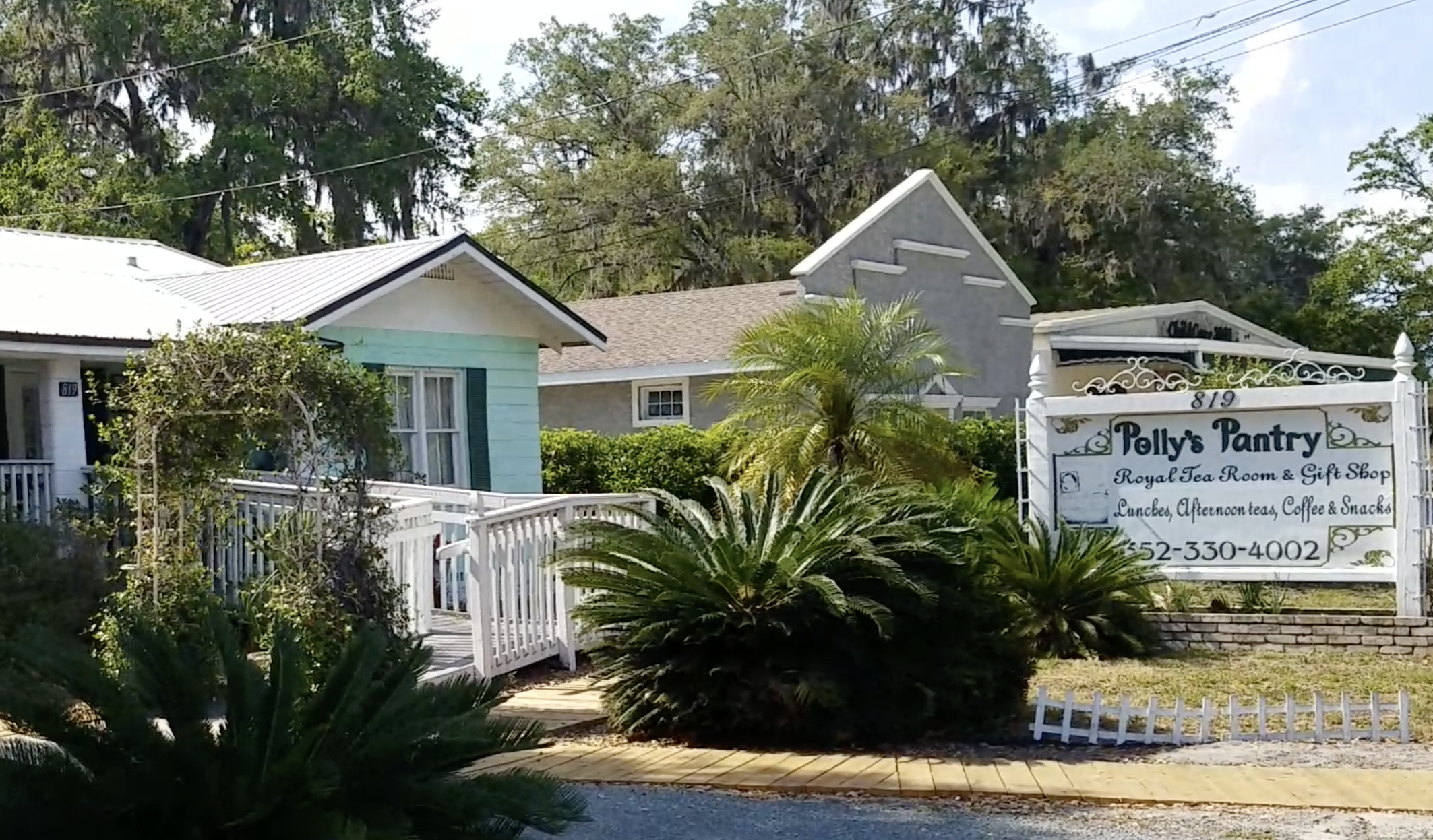 Polly's Pantry (Exterior)