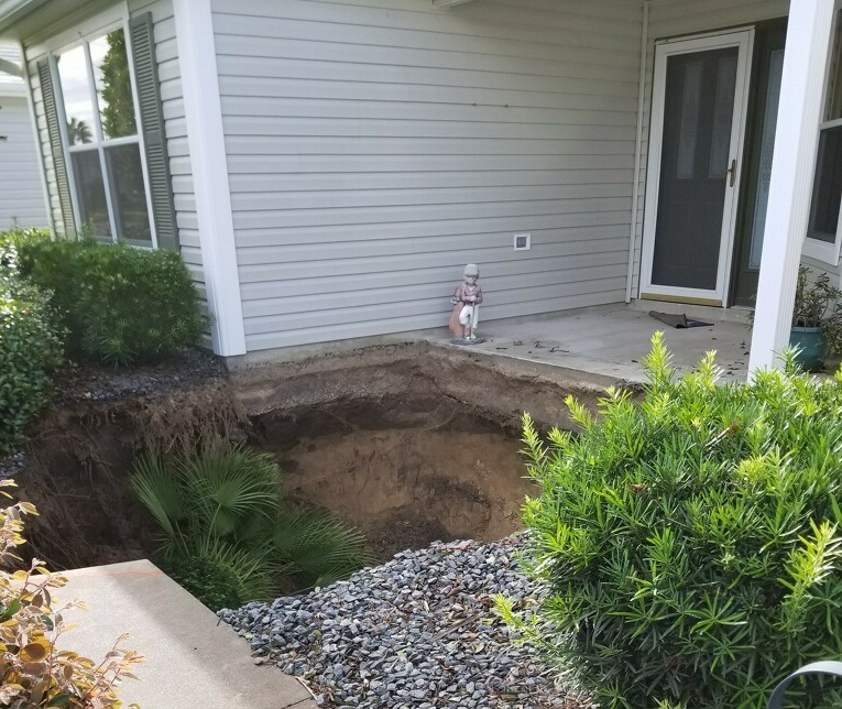 Couple discovers sinkhole right outside their front door in Village of Glenbrook