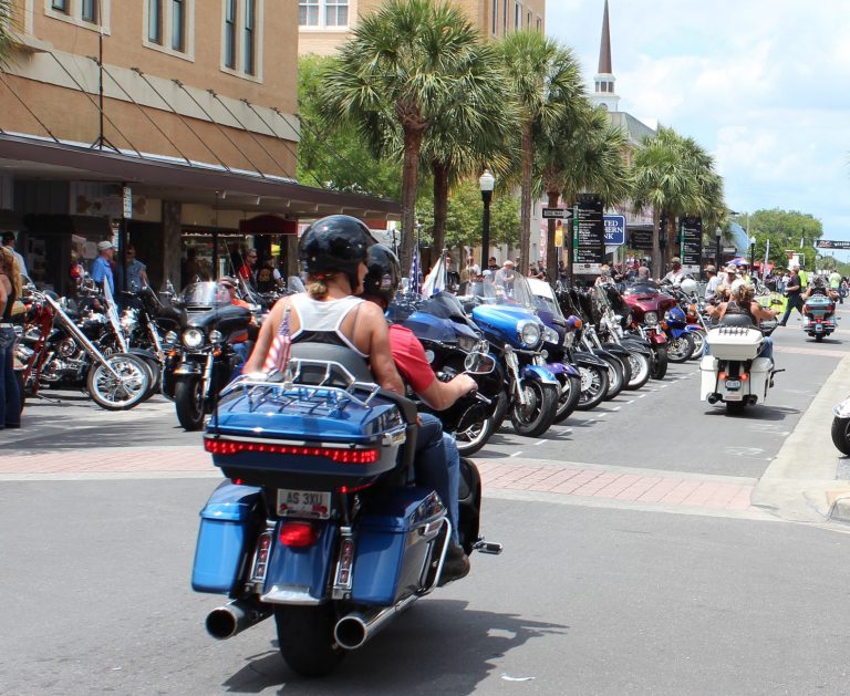 Thousands of motorcyclists come roaring in for Leesburg Bikefest  