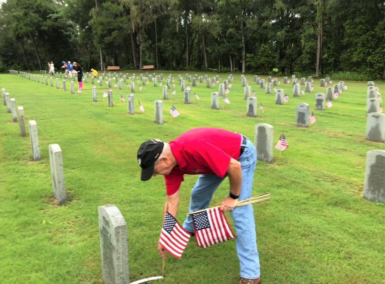 Federal agency will allow placement of flags at Florida National Cemetery