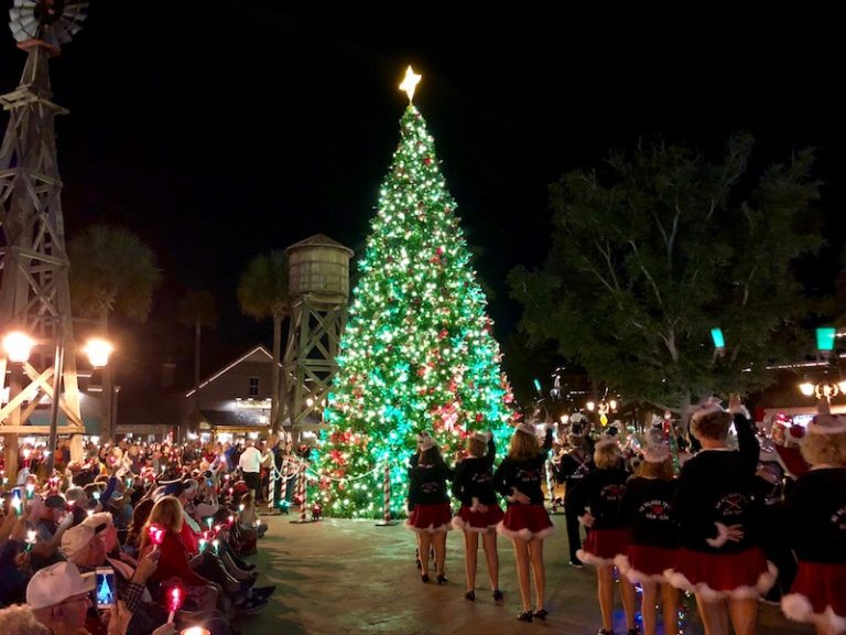 Villagers pack Brownwood Paddock Square for final Christmas tree-lighting ceremony
