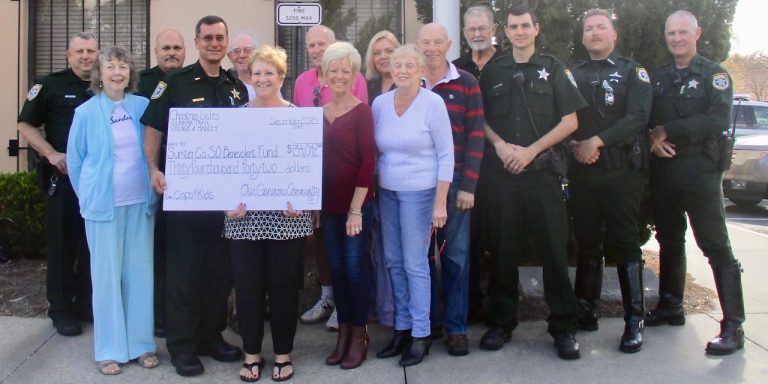 Bittersweet moment as Villagers donate money at end of 10-year run of holiday lights display