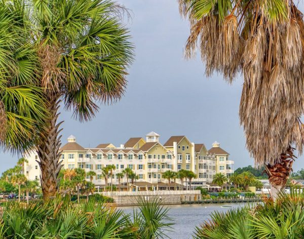 Waterfront Inn Hotel in The Villages