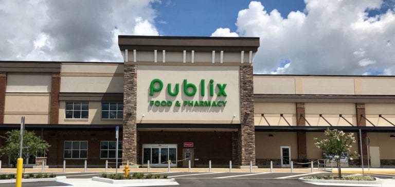 Man and woman work together to snatch woman’s purse from Publix at Trailwinds Village