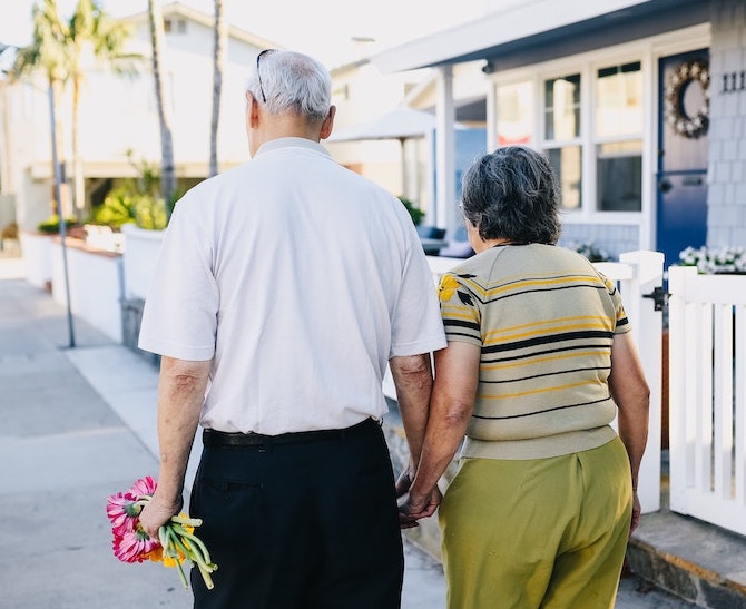 Elderly Couple Holding Hands by RODNAE Productions from Pexels