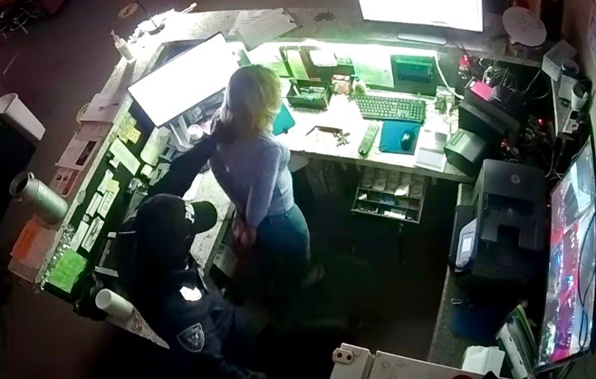A man posing as a police officer robbed the Dreamers Internet Café in Lake Panasoffkee.