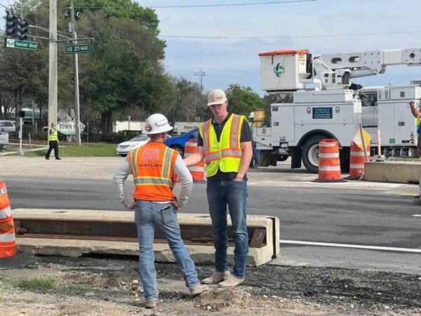 An employee of Mauor Foundation Contractors was attempted to address the problem with the downed power line.