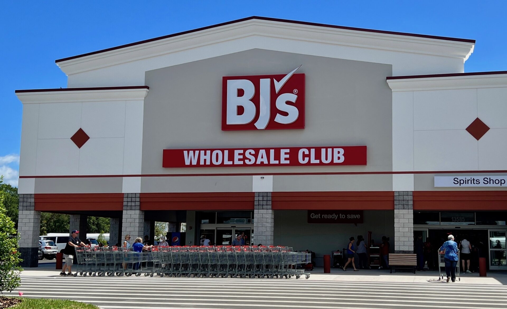 Enormous crowd shows up for opening of BJ's Wholesale Club in Lady Lake 