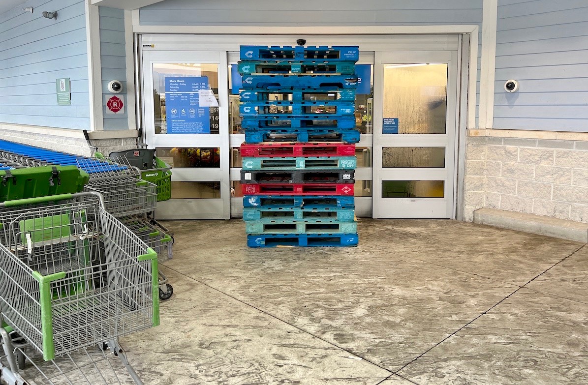 Walmart Neighborhood Marget closed at 1000a.m. and the doors were barricaded with pallets .