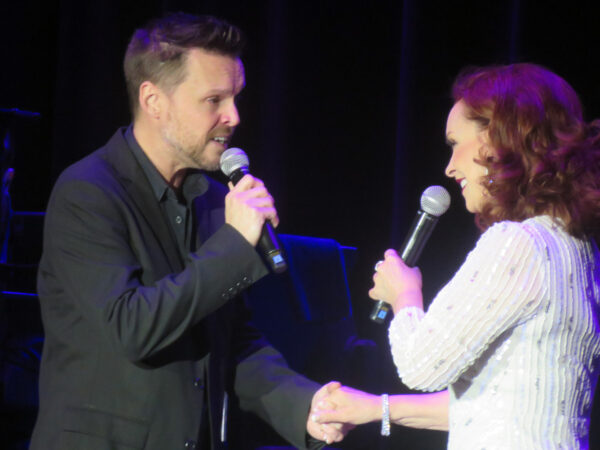 Brandon Nix and Sheena Easton join together for a duet on Weve Got Tonight