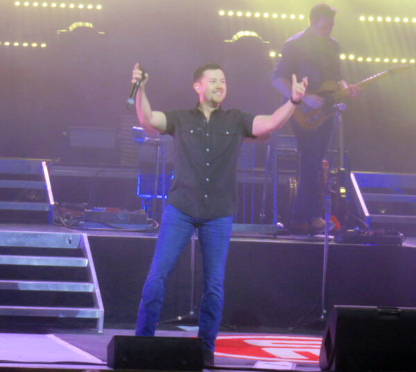 Scotty McCreery urges the audience to join in song