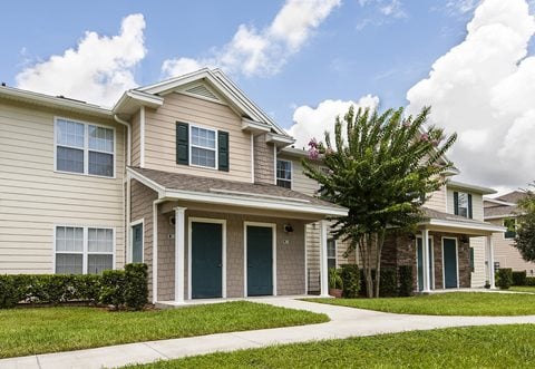 Spring Lake Cove Apartments in Fruitland Park