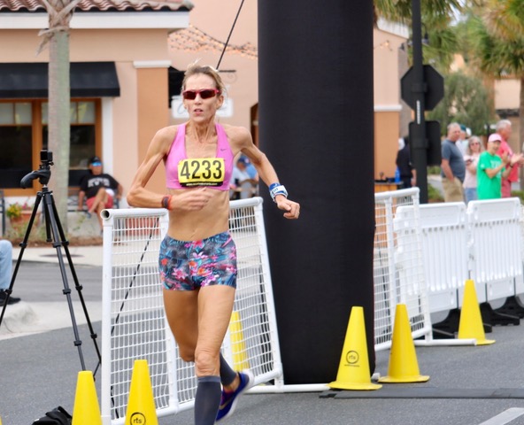 Teri Regimpel de Tampa dominó la carrera femenina