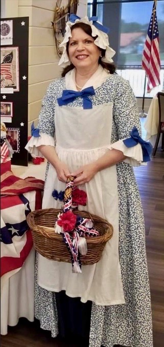 Tracy Suarez as Betsy Ross Tracy Suarez as Betsy Ross
