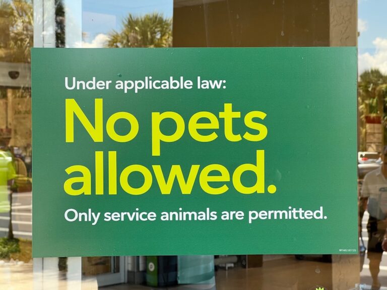 A sign at Publix at Spanish Springs indicates that pets are not allowed in the store
