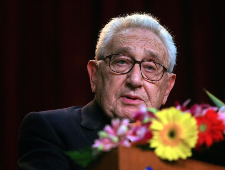 .Former US Foreign Minister Henry Kissinger visits China