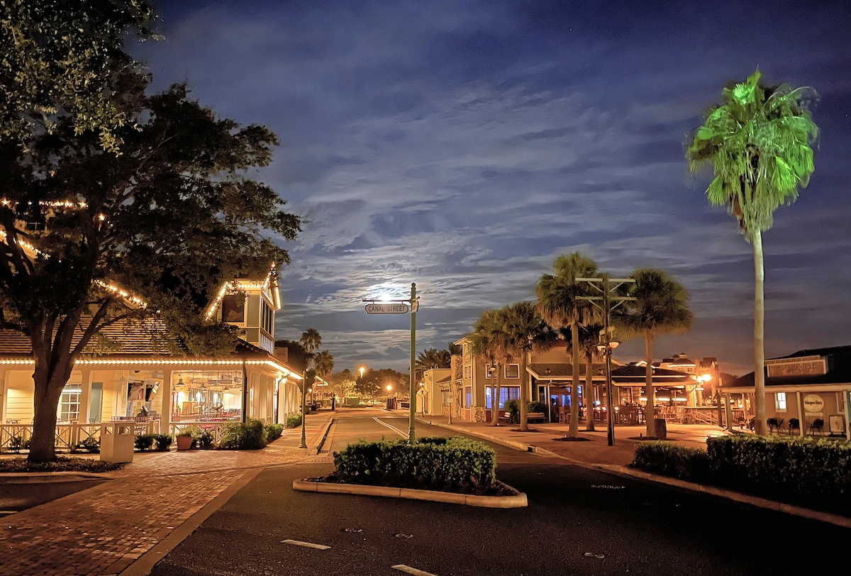 Full moon over Lake Sumter Landing