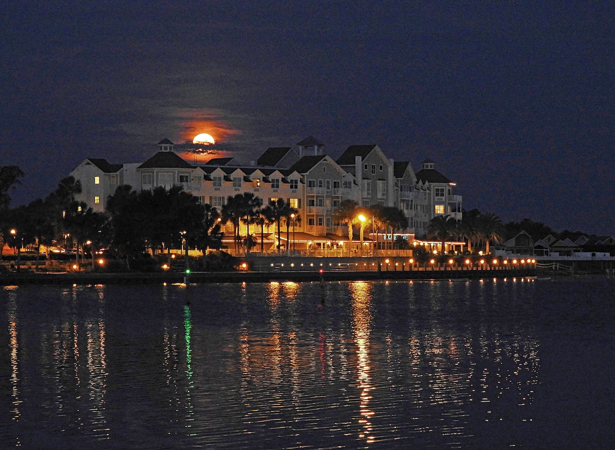 Hunter's moon over the Waterfront Inn at Lake Sumter Landing