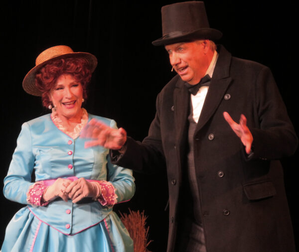Dellie Saxe and Lee Mueller sing a duet Dellie Saxe and Lee Mueller sing a duet