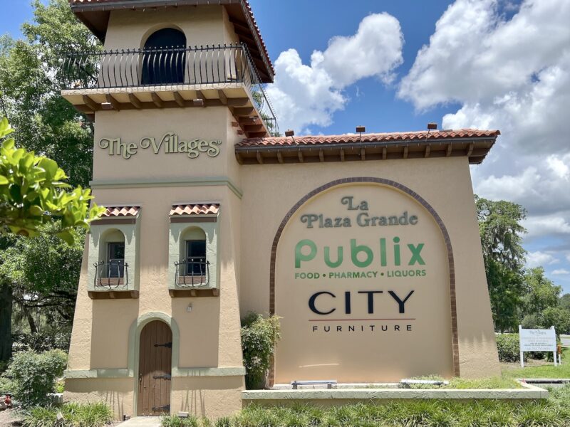 La Plaza Grande entrance sign with Publix and City Furniture sign