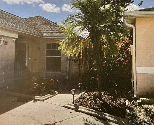 Maintenance has been a problem at this villa at 1686 Garcia Court in Villa De La Vista South Maintenance has been a problem at this villa at 1686 Garcia Court in Villa De La Vista South
