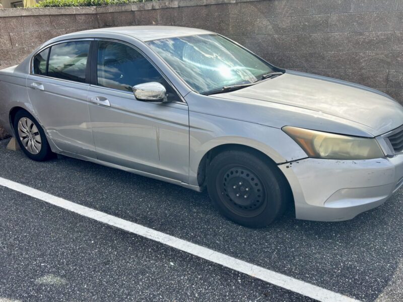 This apparently abadoned car has been parked for months at the Altamont Villas