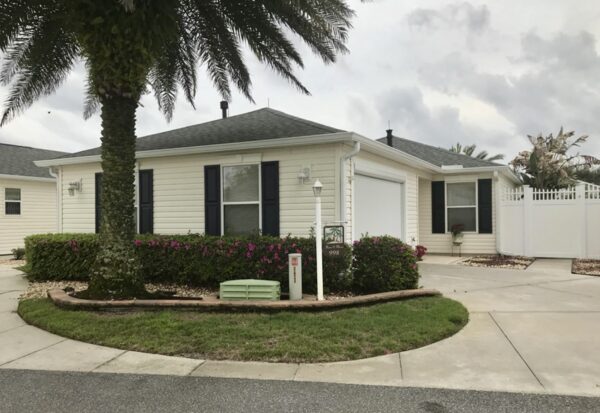 Diane Carpentieir lives at 998 Smyrna St. Diane Carpentieir lives at 998 Smyrna St.