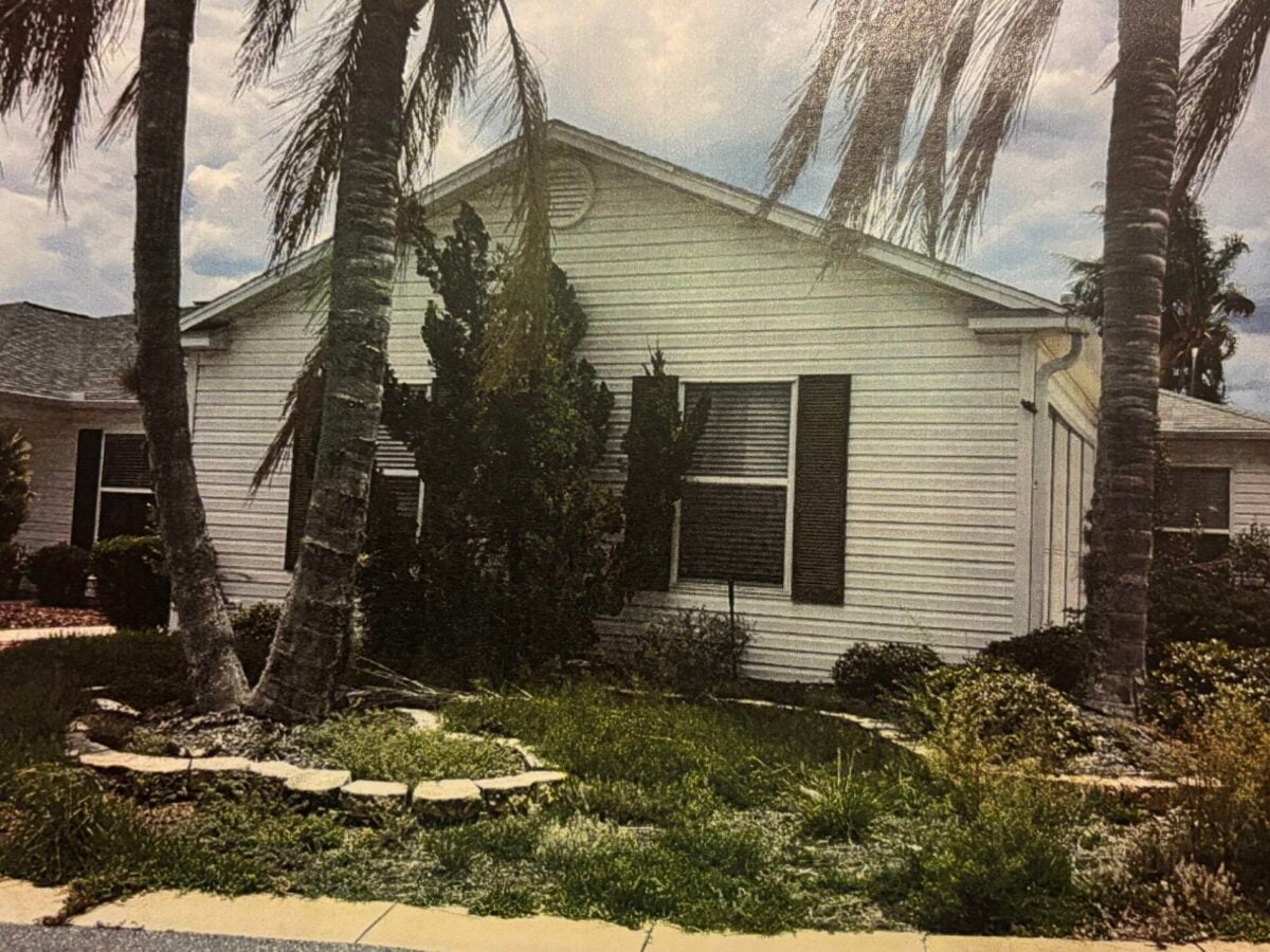 Deceased Villagers’ abandoned home in foreclosure has mold problem